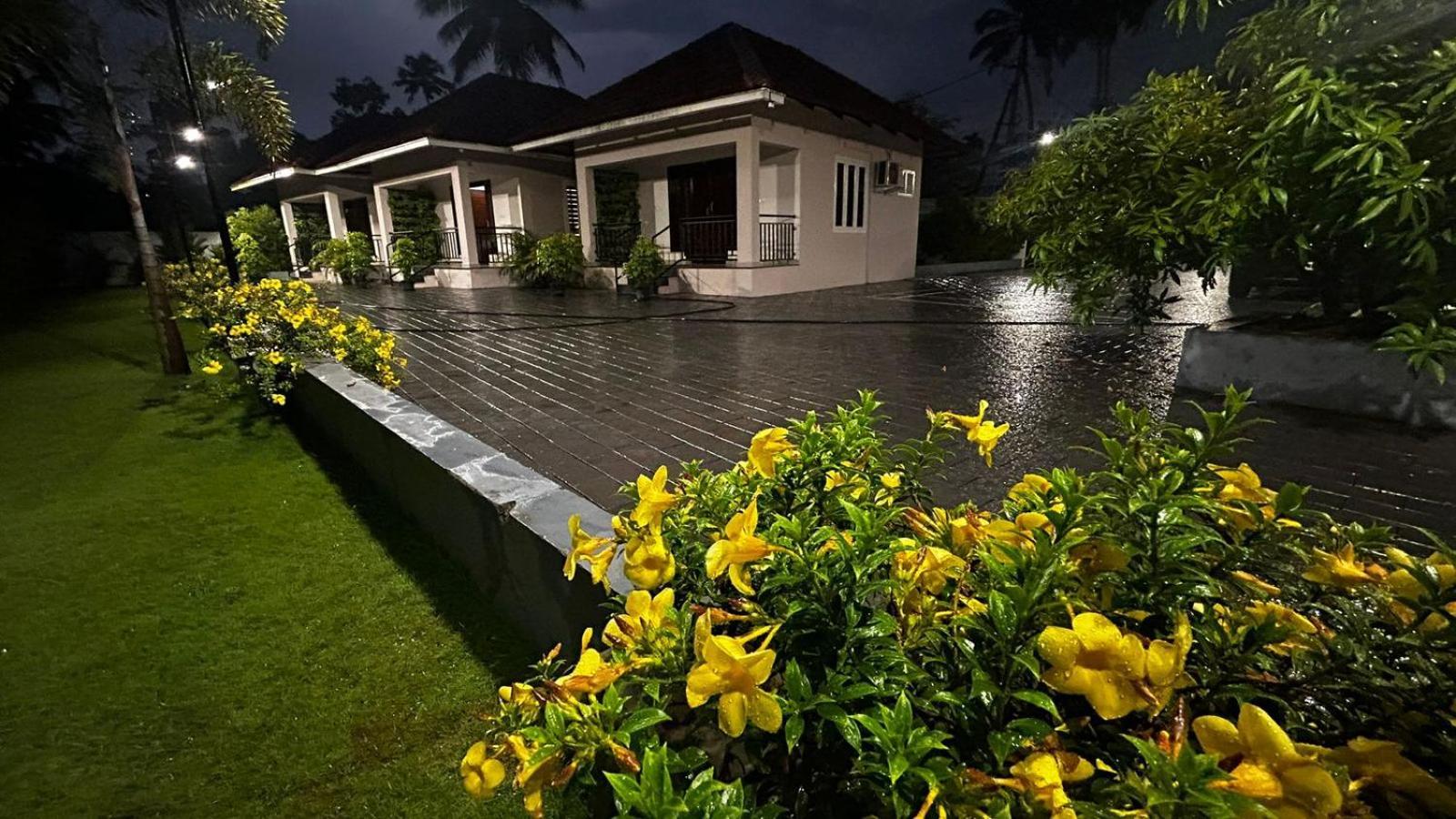 Ev Stayz Cherai Beach Exterior photo